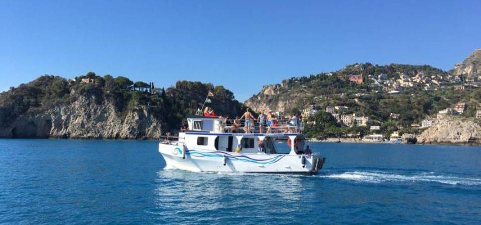 boat-tour-giardini-naxos-sat